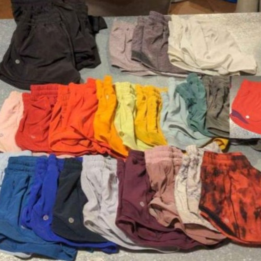 Lululemon *DO NOT BUY; See Desc* Hotty Hot Shorts Size 6 - 2.5"